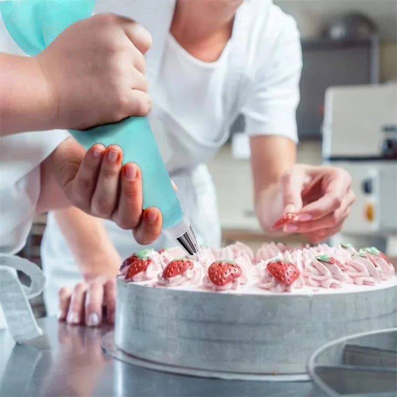 Silicone Piping Bags & Tips Set – Reusable Pastry Decorating Kit with Stainless Steel Nozzles